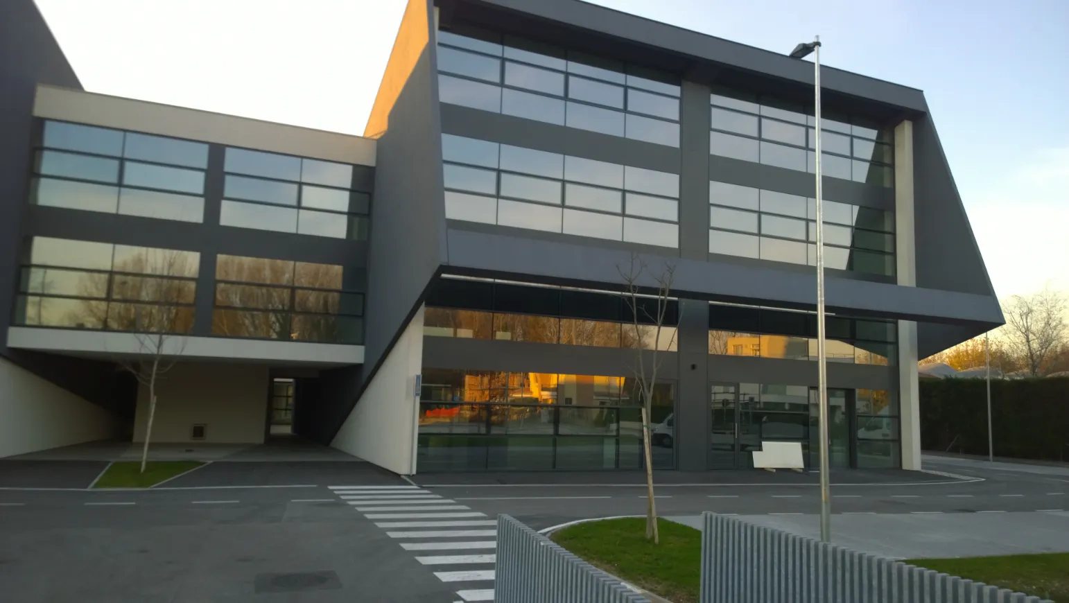 Edificio Polifunzionale Tecnoserramenti Group Srl